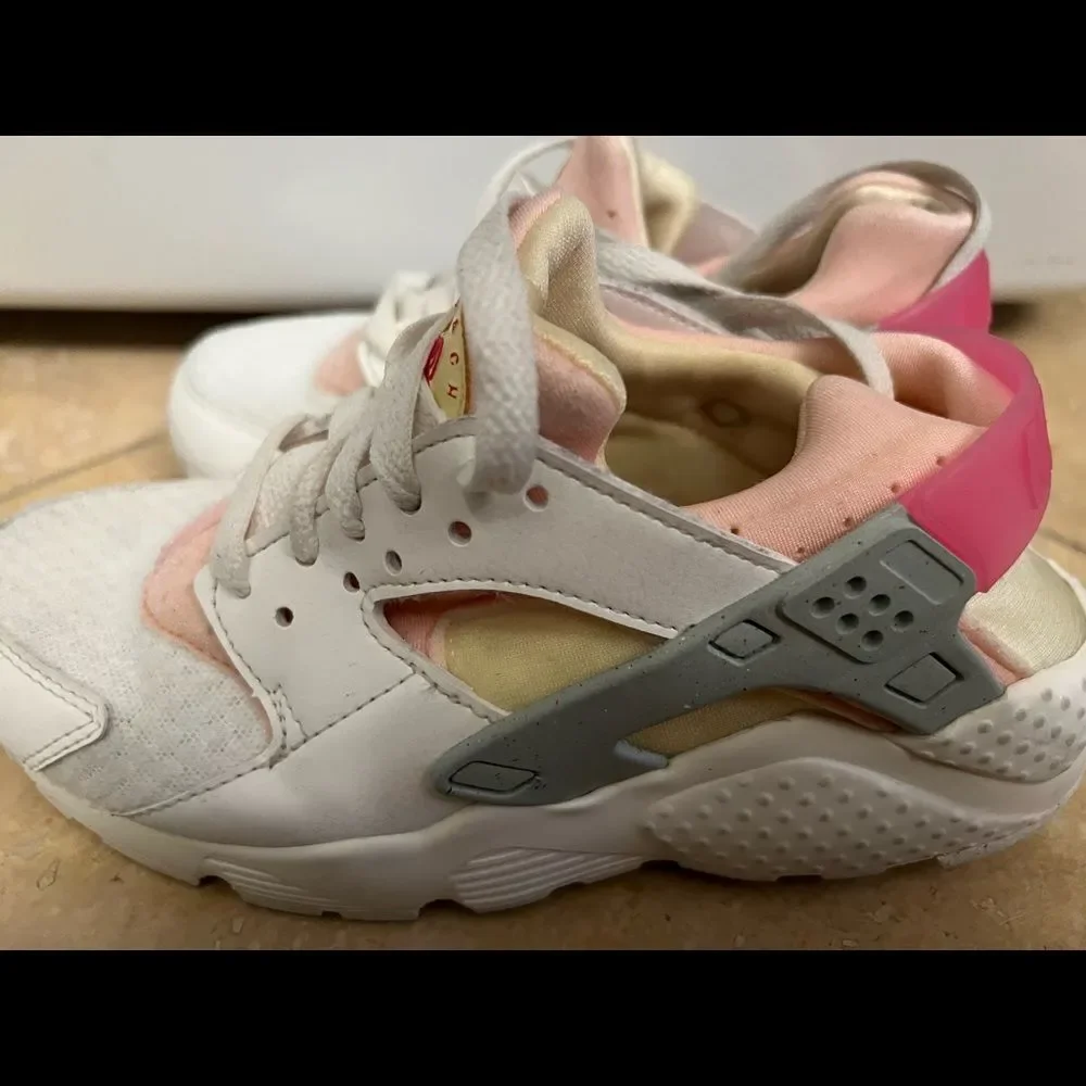 BIG KIDS' NIKE HUARACHE RUN CASUAL SHOES 3.5